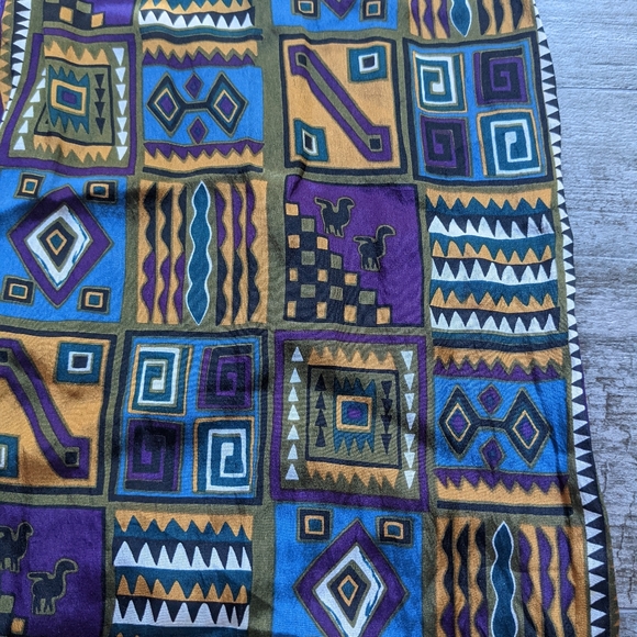 Pre-Columbian Totem Pole Design Scarf - Picture 3 of 5